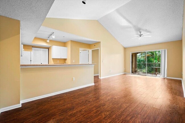 Building Photo - 272 Village Blvd