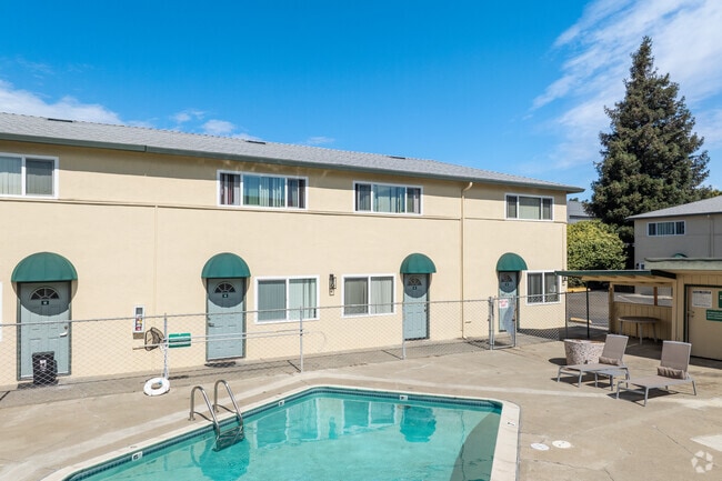 Exterior - Holiday Orchard Apartments
