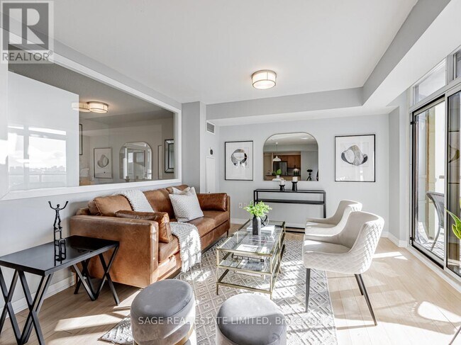 Photo du bâtiment - 812-812 Lansdowne Ave
