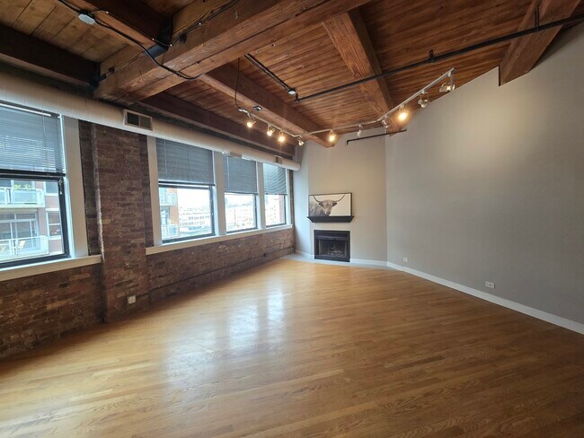 Foto del edificio - 913 W Van Buren St