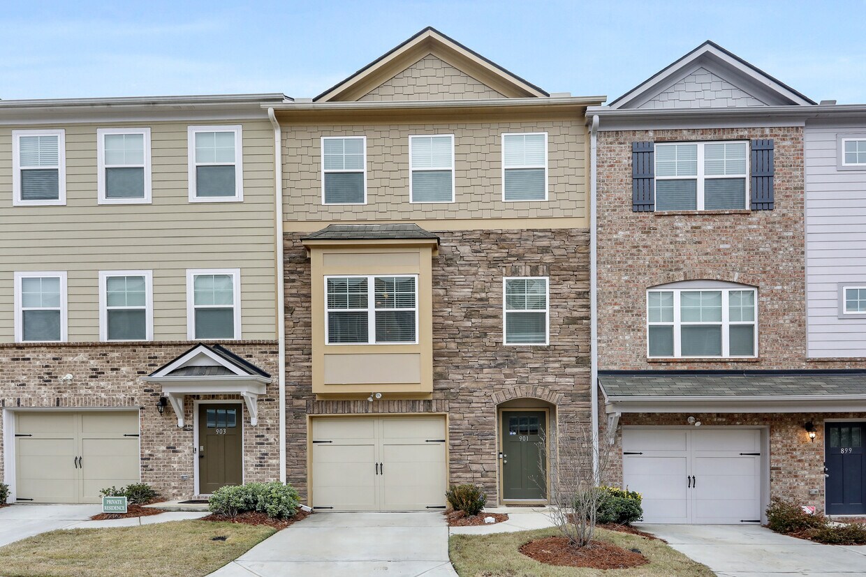 Primary Photo - 901 Society Cir SW, Atlanta, GA 30331