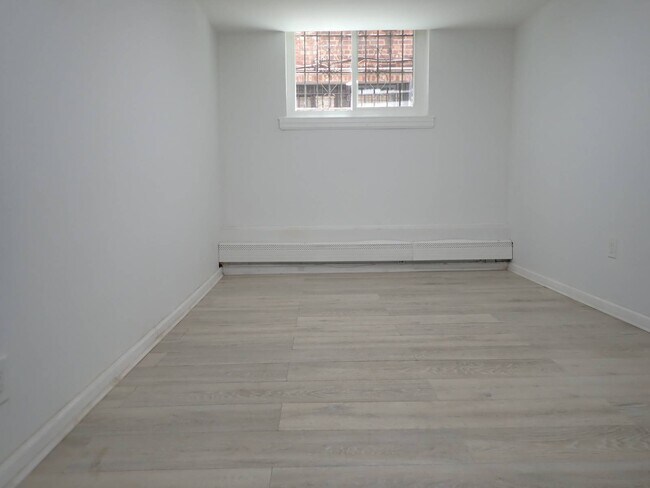 Foto del edificio - 663 E 94th St