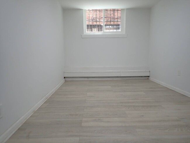 Building Photo - 663 E 94th St