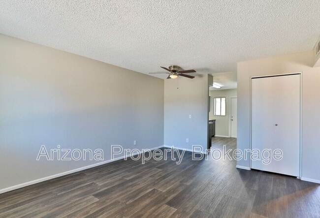 Foto del edificio - 423 E 8th Ave