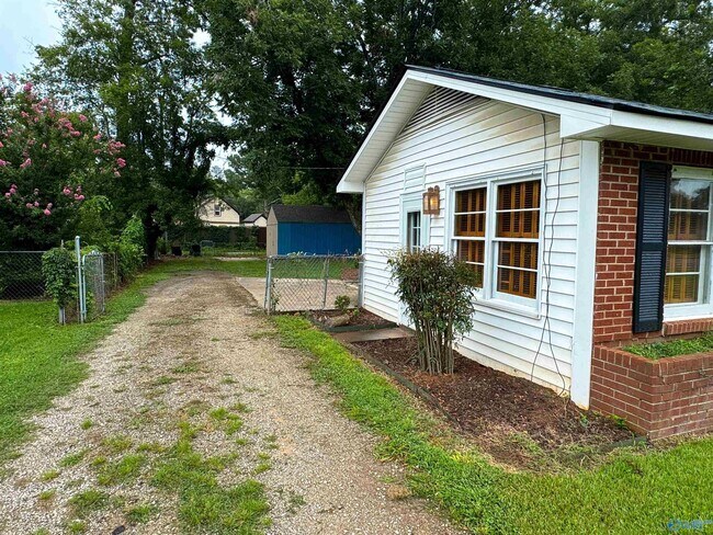 Foto del edificio - 1530 Somerville Rd SE
