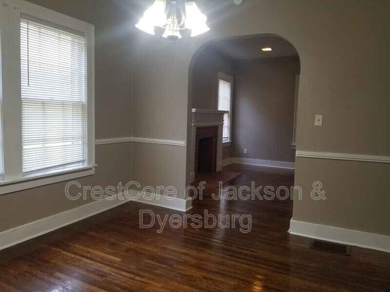 Primary Photo - 319 W Forest Ave
