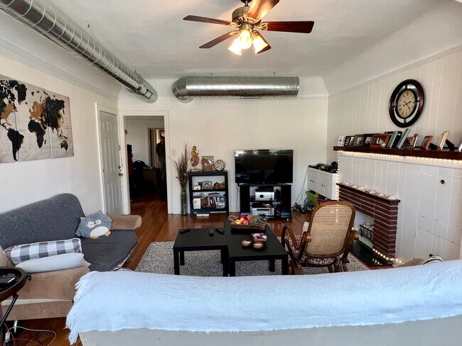 Foto del edificio - 5015 W Cullom Ave