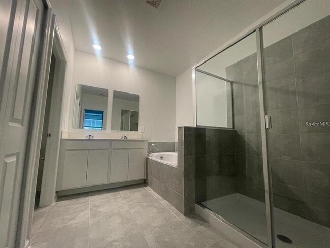 Building Photo - 270 Bogey Dr