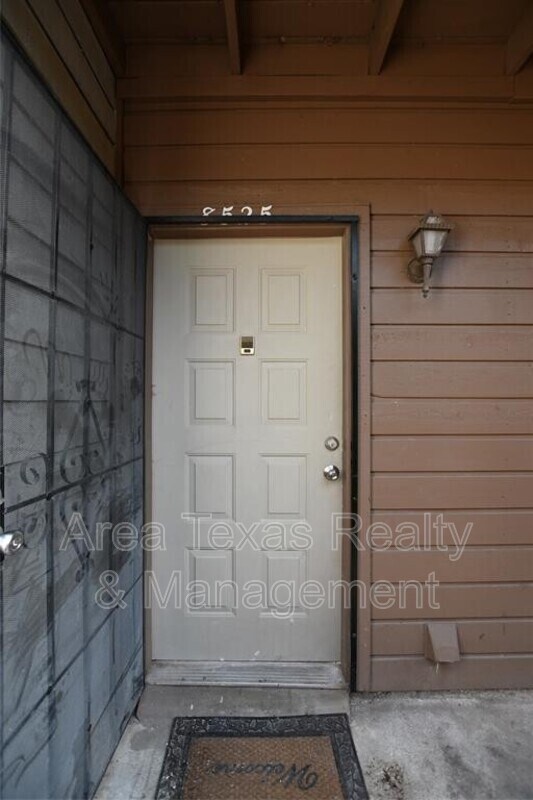 Building Photo - 8525 Sands Point Dr