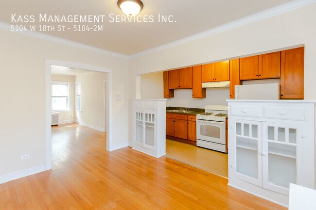 Foto del edificio - 5104 W 18th St