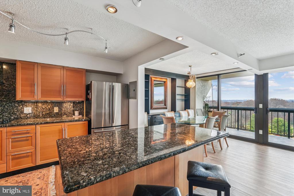 Foto principal - 7401 Westlake Terrace