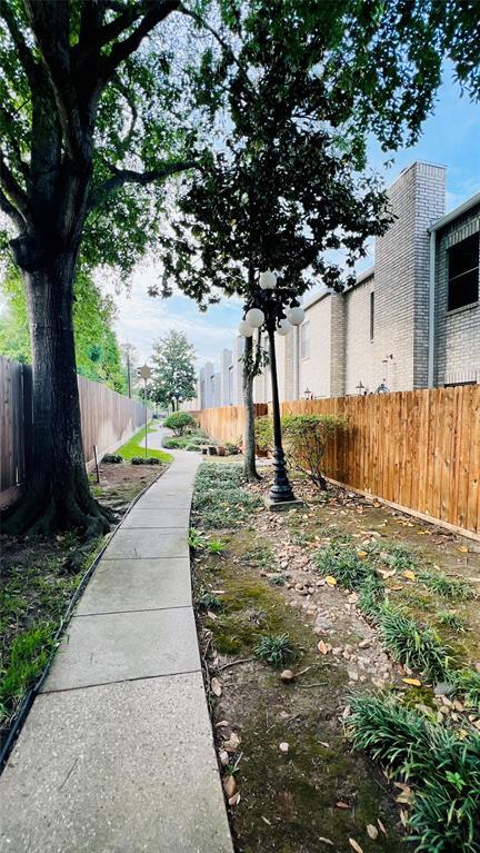 Primary Photo - 17629 Red Oak Dr