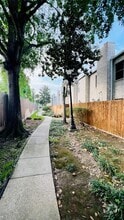 Building Photo - 17629 Red Oak Dr