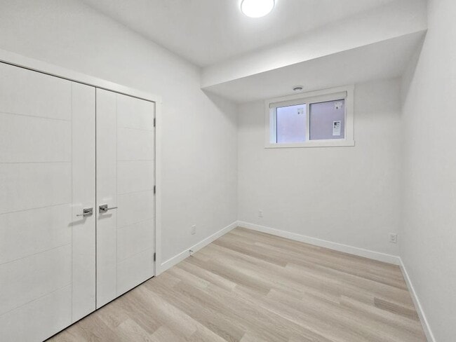 Building Photo - 2.0 bedroom in Calgary Alberta T3B 1K6