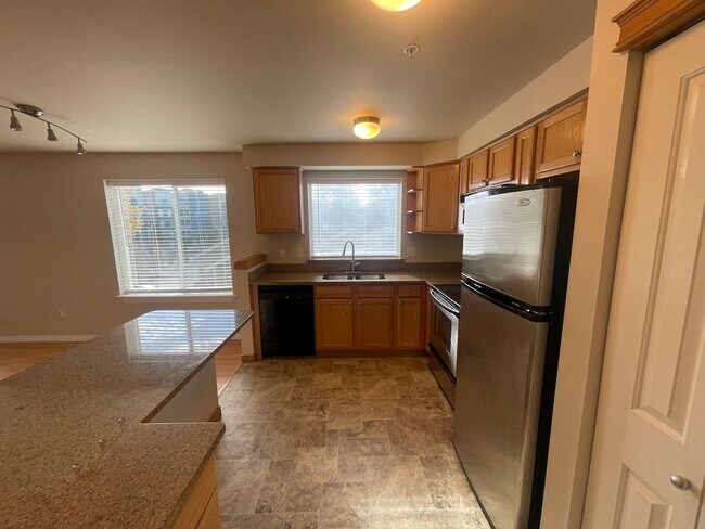Foto del edificio - Extremely Spacious 3 Bedroom Condo for Ren...