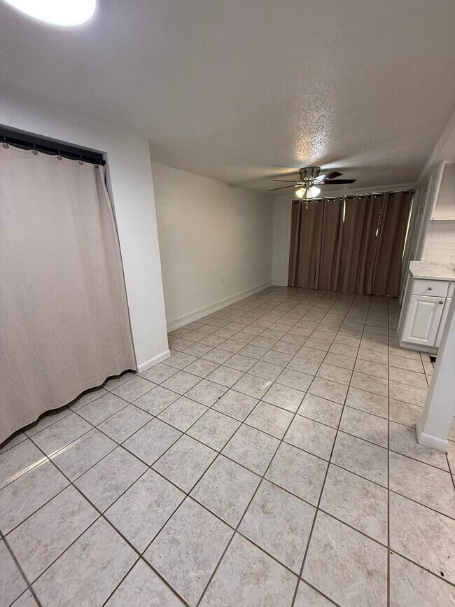 Closet and Living Rm - 1131 5th St SW