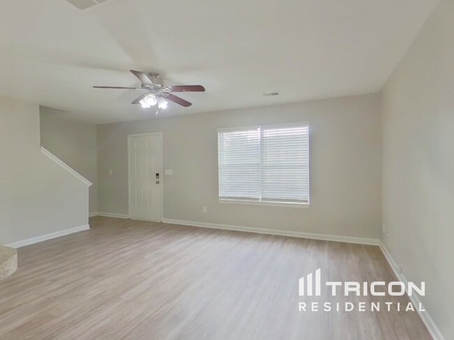 Foto del edificio - 325 Hampton Ridge Dr