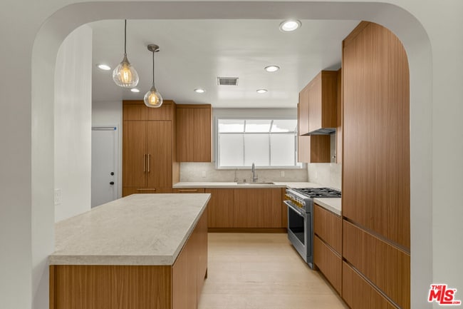 Building Photo - 8607 Clifton Way