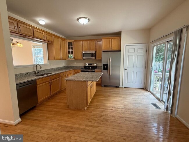 Building Photo - 61 Sire Way
