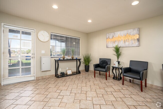 Oficina de arrendamiento - Windrose Apartments