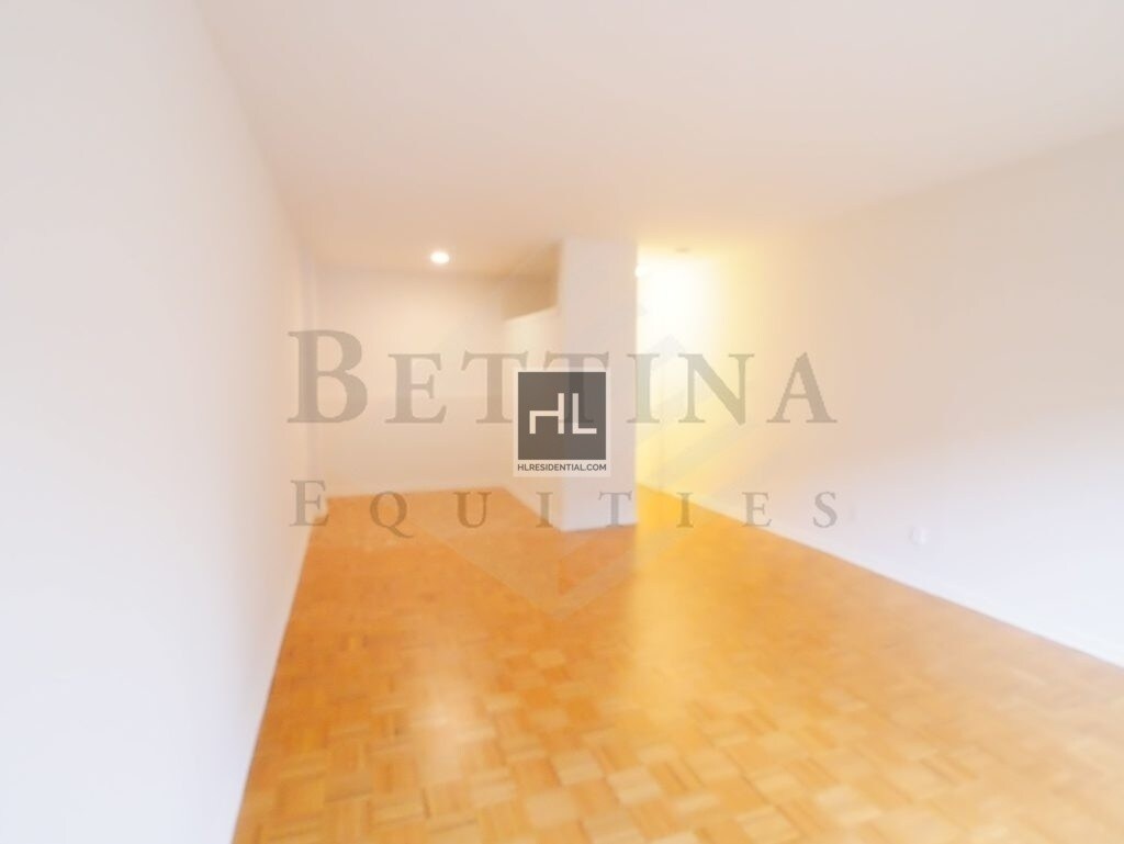 Building Photo - Large Studio with Private Balcony