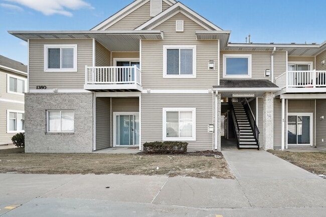Building Photo - 1320 SE Florence Dr