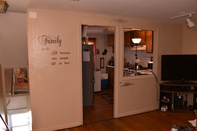 Building Photo - 2 br, 1 bath Apartment - 29 College Rd