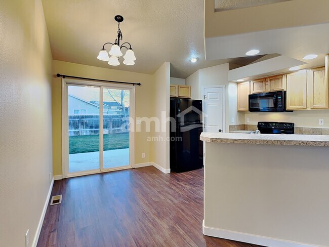 Foto del edificio - 4707 Oxbow Ave