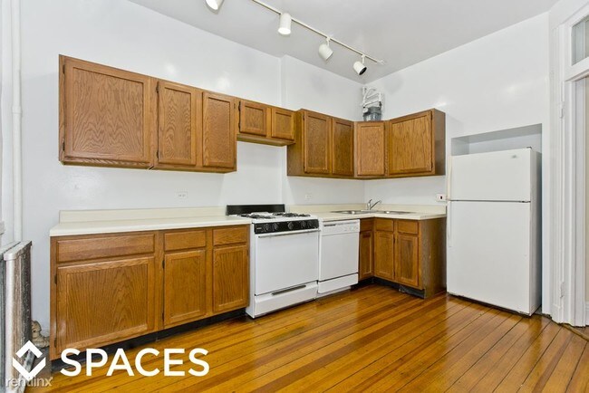 Building Photo - 328 W Dickens Ave