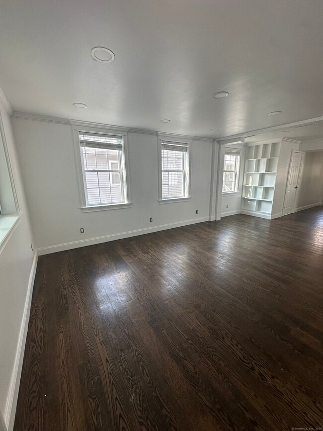 Building Photo - 8 Barnum Ct