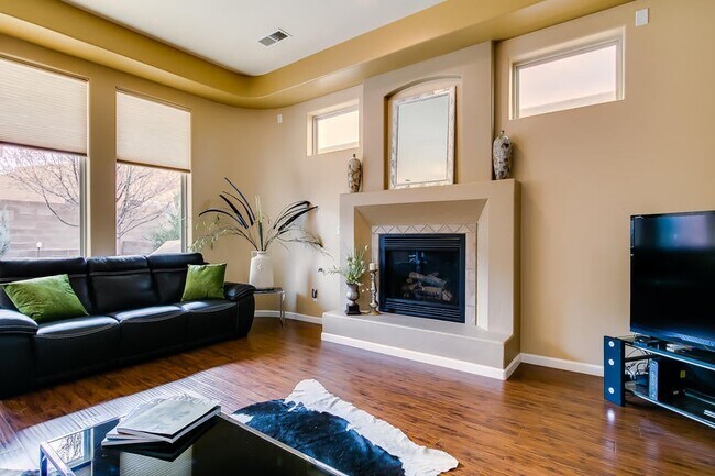 Building Photo - 7408 Old Pecos Trail NE