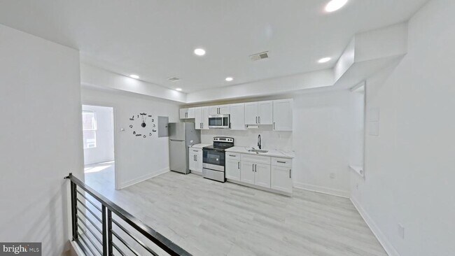 Foto del edificio - 3331 N Howard St