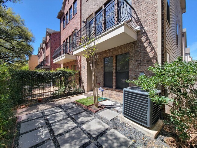 Foto del edificio - 2904 Chenevert St