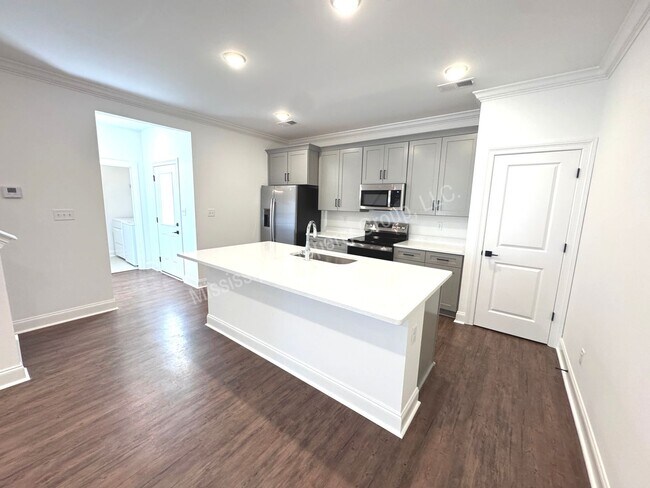 Foto del edificio - 3BR/3.5BA Stand Alone House in South Grove