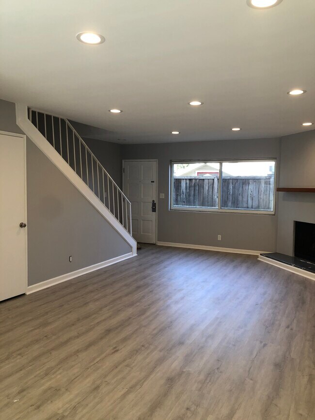 Opposite view of Living Room - 2717 Arizona Ave