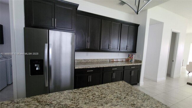 Foto del edificio - 5330 Chesterfield Dr