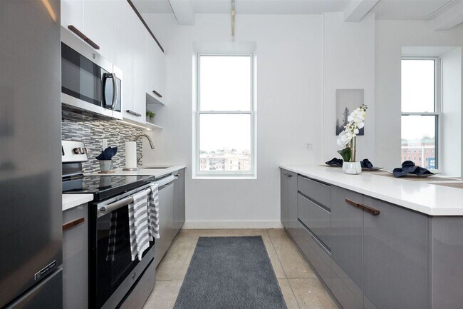 Building Photo - 880 Bergen Ave