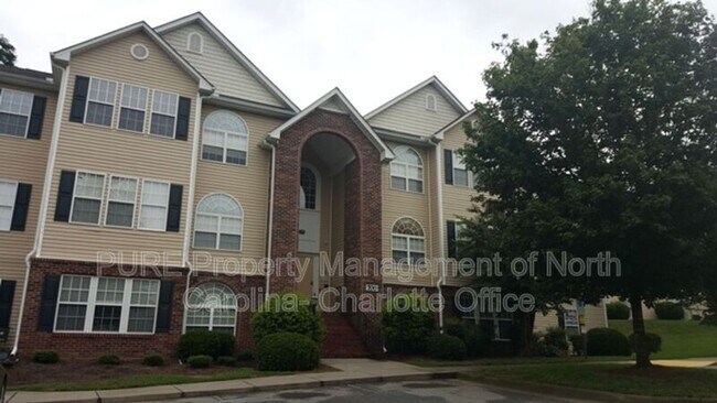 Building Photo - 711 Ivy Glen Dr