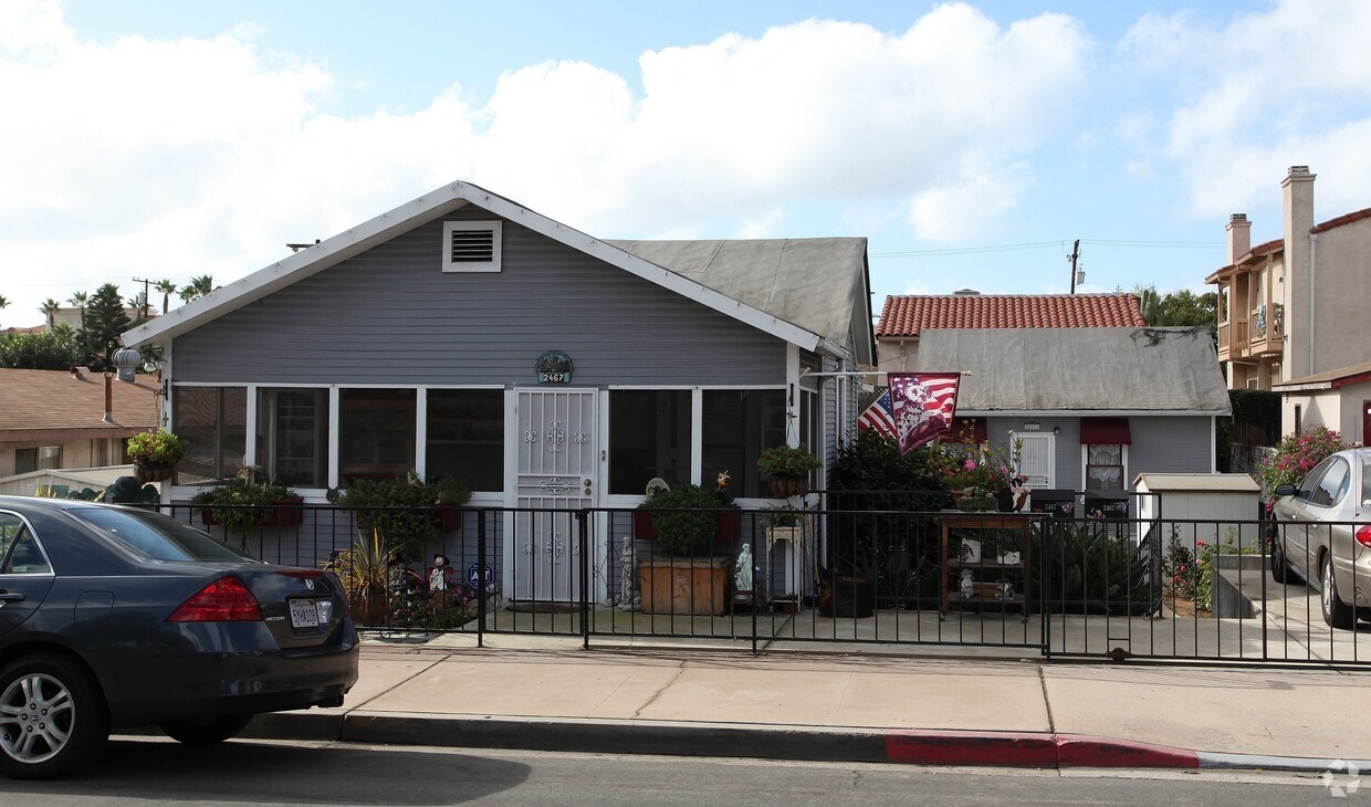 Building Photo - 2467 Congress St
