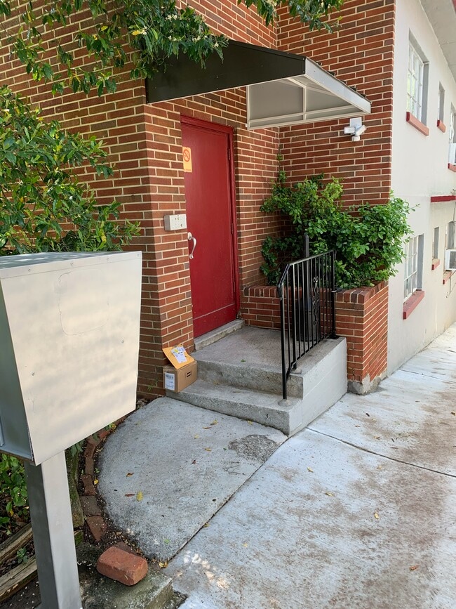 Building Photo - 668 Linwood Ave NE