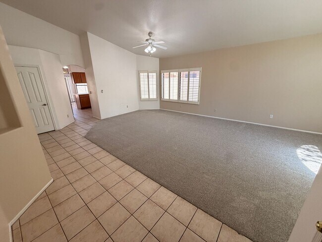 Foto del edificio - Warm & Charming single level 3 x 2 Home in Stonebridge Lakes!!