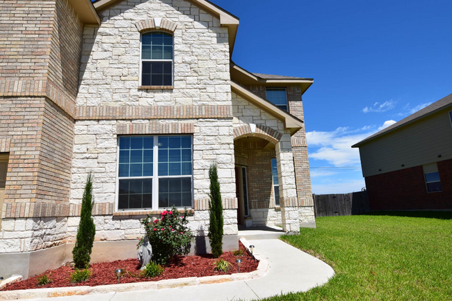 Building Photo - 2523 Red Fern Dr