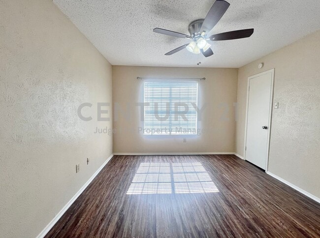 Building Photo - Beautiful 2-story 1/1.5 Mediterranean Style Condo in Gated Dallas Community For Rent!