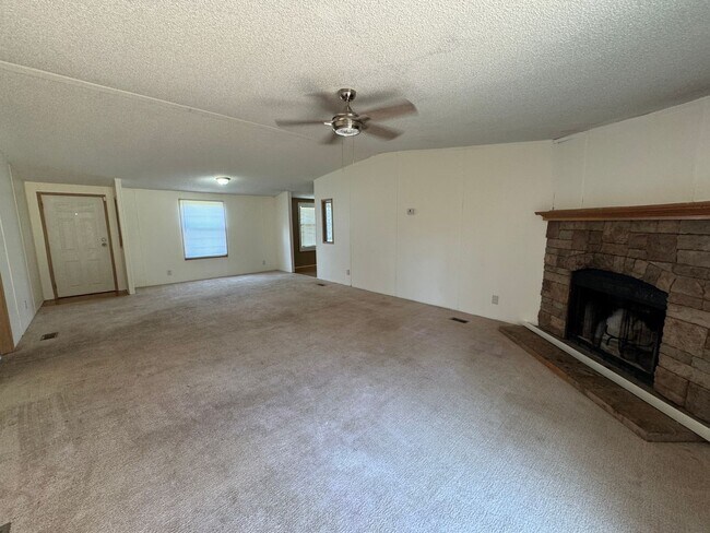 Foto del edificio - AVAILABLE TO SHOW!