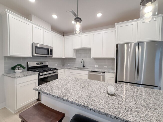 Building Photo - Resort-Style Living in eTown | Gated Community + Top Amenities