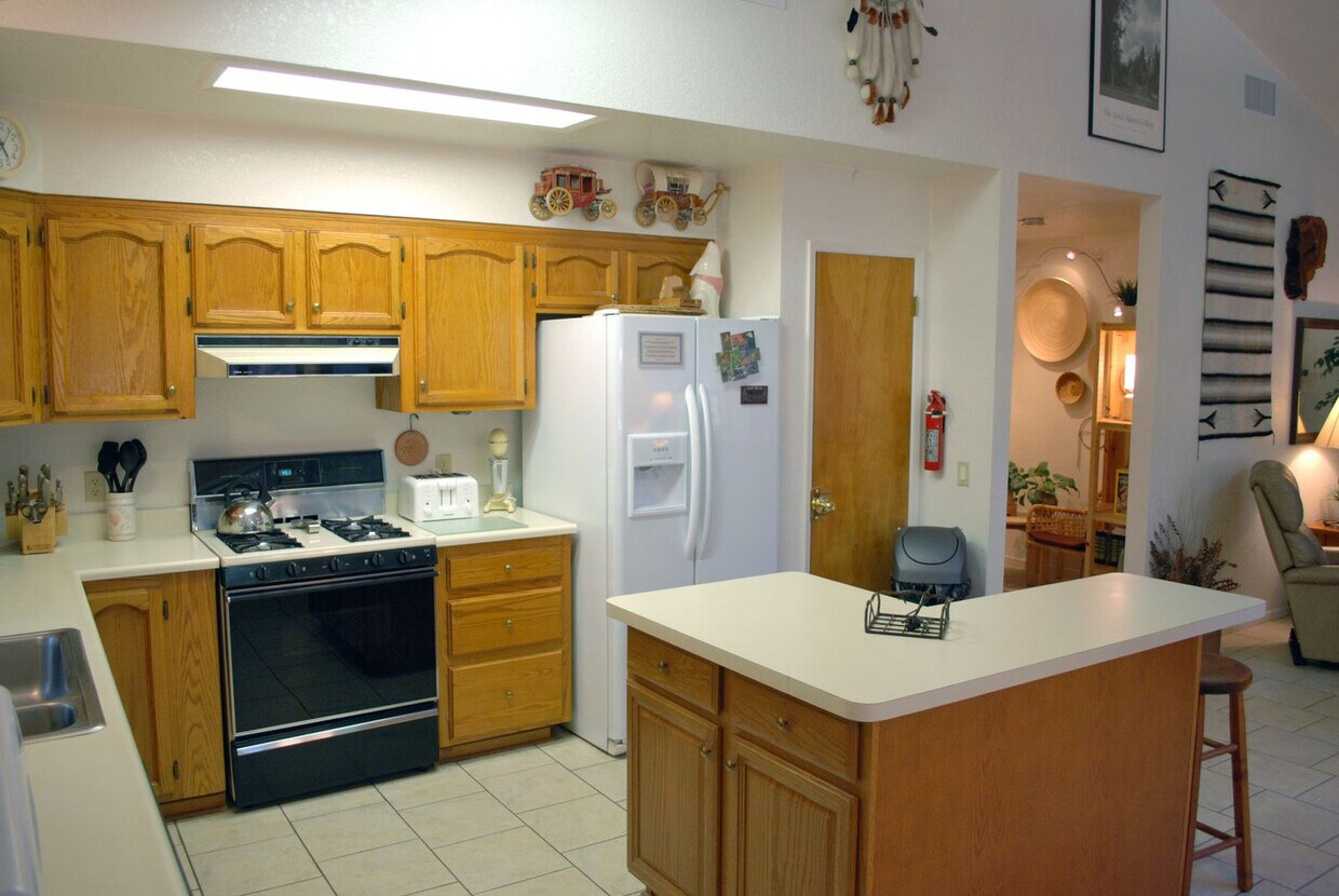 Primary Photo - 2658 E Bruce Rd
