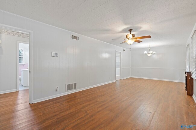 Foto del edificio - 1611 Clb Vw Dr NW