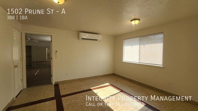 Building Photo - 1502 Prune St