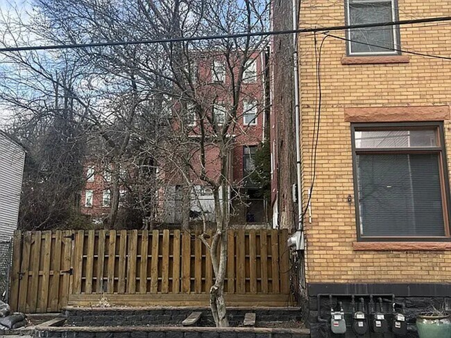 Foto del edificio - 240 Carrington St