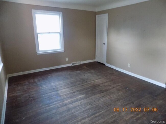 Building Photo - 2074 Reo Ave